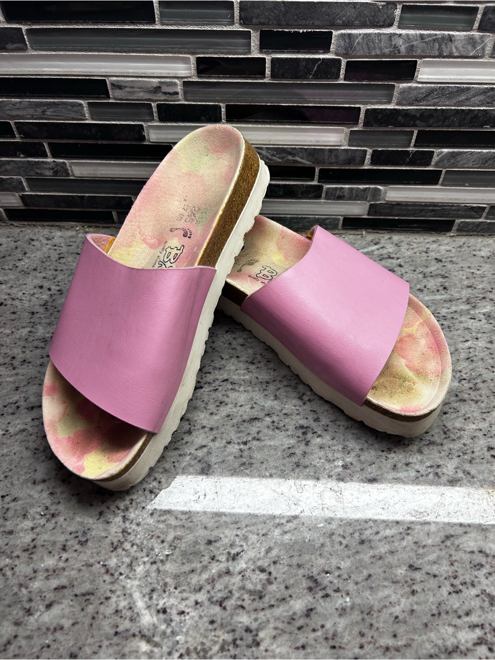 Birkenstock Birki’s Pink Slide Sandals with Cushion Footbed size 7